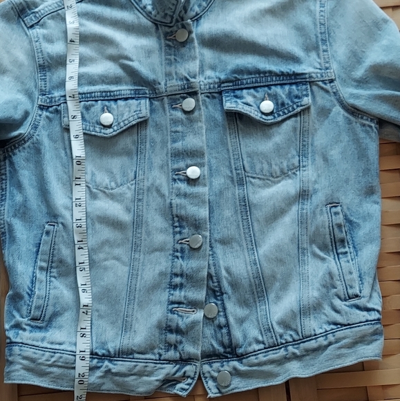 Gap lightwash denim jacket - Picture 12 of 12